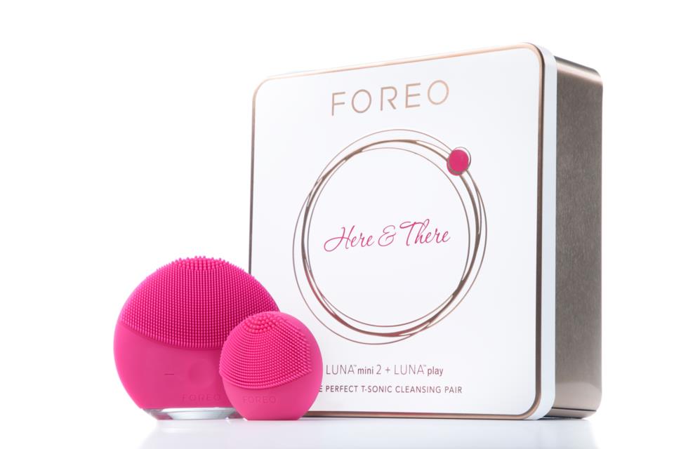 Foreo Here & There Gift Set
