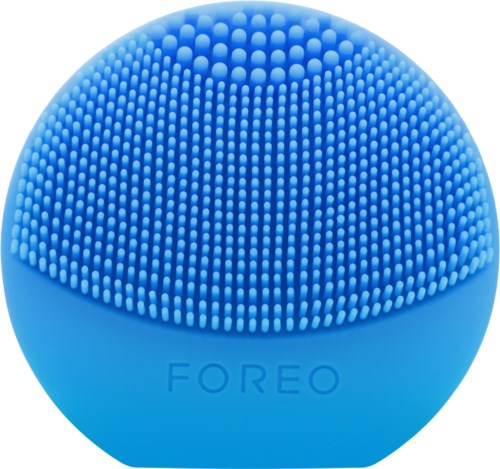 En blå rund enhed med små bløde børster og ordet 'FOREO' på.