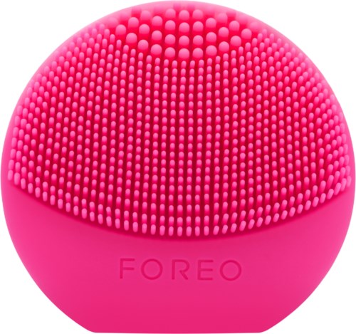 En rund pink skønhedsredskab med mange små børster, mærket 'FOREO' på forsiden.
