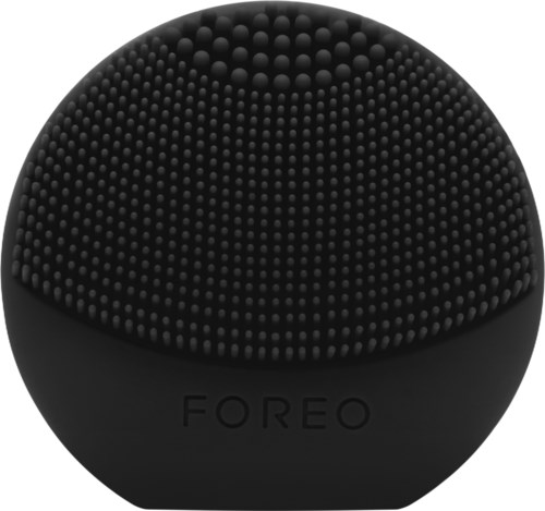 En sort, rund hudplejeenhed med tekstureret overflade og teksten 'FOREO'.