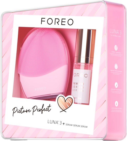 Ett rosa hudvårdsset med en enhet, serumflaska och förpackning märkt 'FOREO' och 'LUNA 3+'.