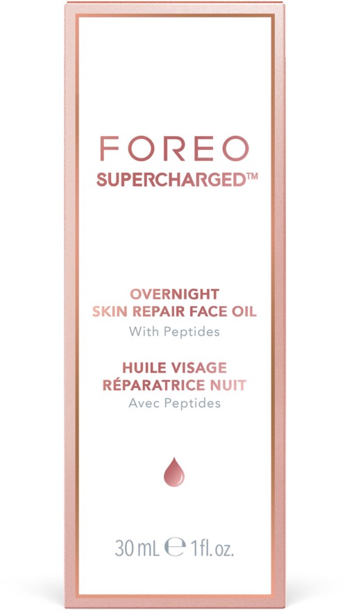 En hudvårdsproduktlåda med märkning 'Foreo Supercharged Overnight Skin Repair Face Oil' med en droppsymbol och 30 mL volym.