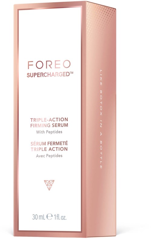 En hudvårdsprodukt box, rosa färg, med märket 'Foreo Supercharged' och beskrivning av serumets fördelar.