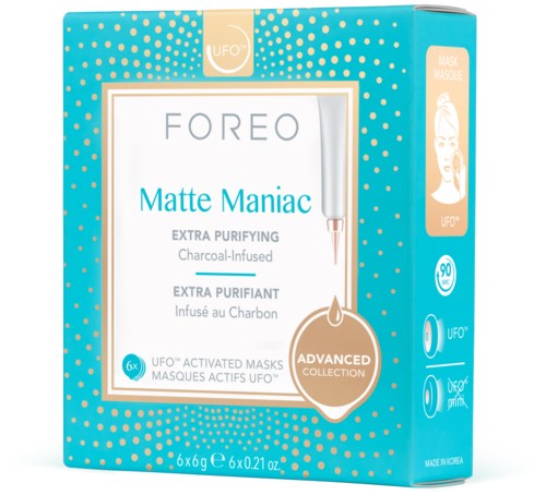 Blått förpackning med vitt och orange text, visar en hudvårdsprodukt kallad FOREO Matte Maniac, infuserad med kol.