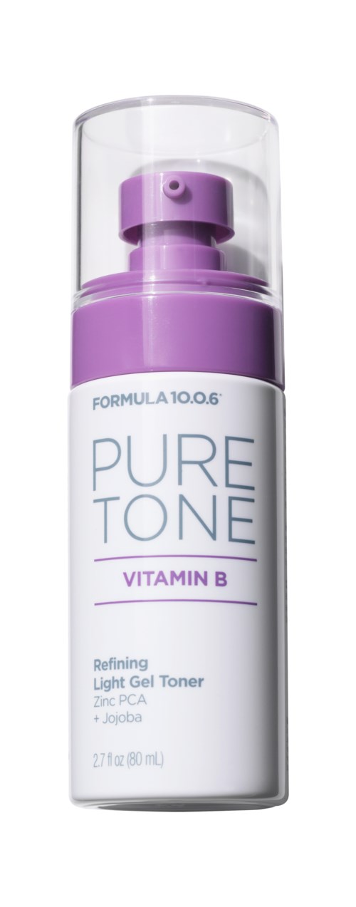 En vit flaska med lila pump innehåller Pure Tone Vitamin B lätt gel toner för huden. Den är märkt med ingredienser och varumärke.