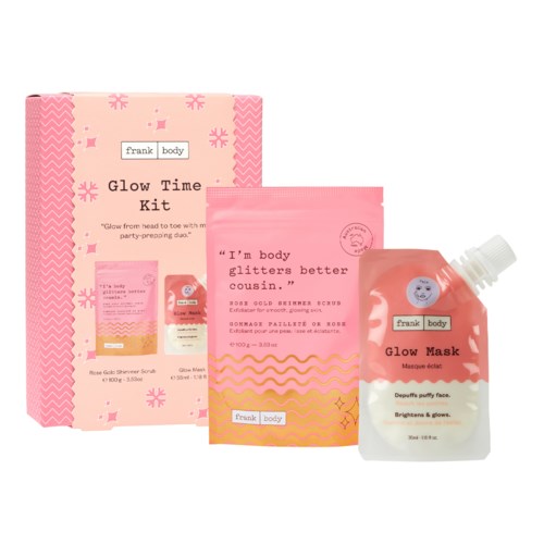 Ett hudvårdsset med en rosa box, en rosa påse och en liten rosa masker, alla med lekfulla, färgglada designer.