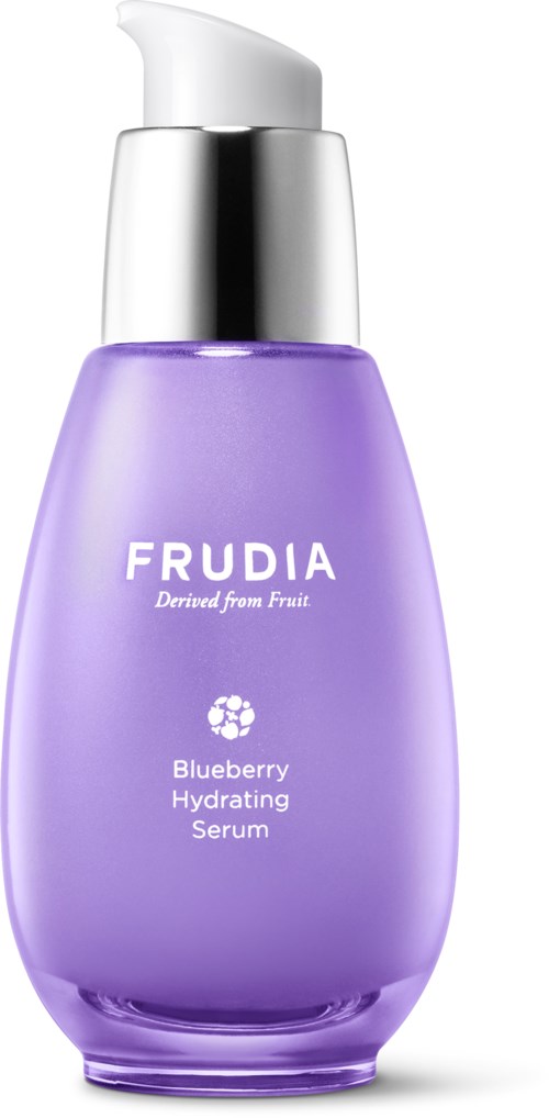 En lilla flaske med sølvhette merket 'FRUDIA Blueberry Hydrating Serum' og teksten 'Derived from Fruit'.