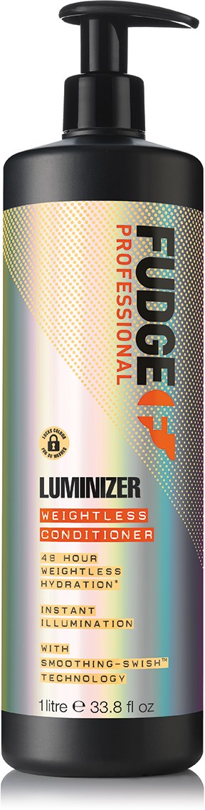 En svart flaske med pumpe merket 'FUDGE PROFESSIONAL LUMINIZER' for vektløs balsam og hydrering.