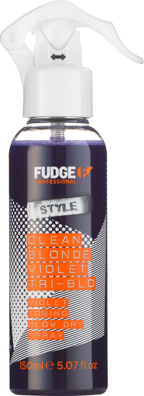 En sprayflaske merket Fudge Professional style, med orange og svart tekst, og en hvit spraymunnstykke.