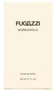 En ljus låda med orden "FUGDZZI" och "WORKAHOLIC" på. Den står också "Extrait de Parfum" och "50 ml."