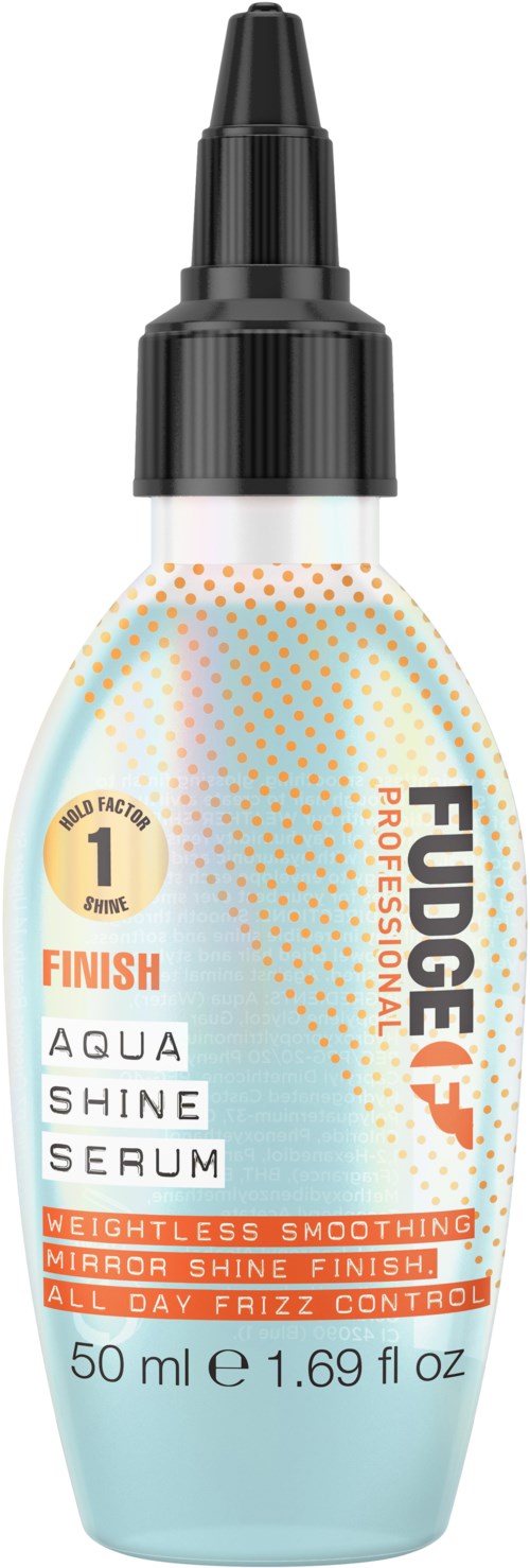 En lille flaske med hårolie med sort tud, mærket 'Fudge Professional Aqua Shine Serum' til afslutning og frizz-kontrol.