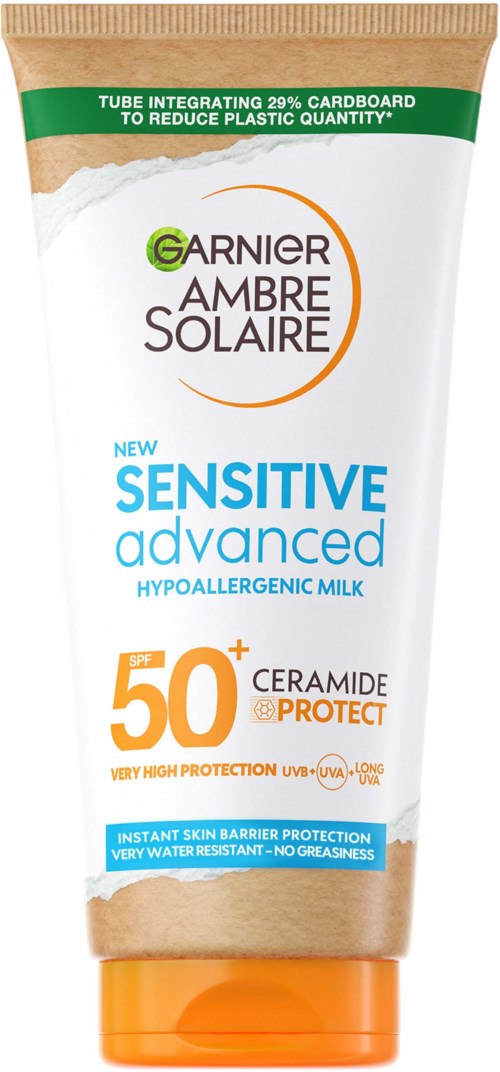 En vit tub med Garnier Ambre Solaire Sensitive Advanced solskyddsmedel med SPF 50+, orange lock och gröna etikettinformation.
