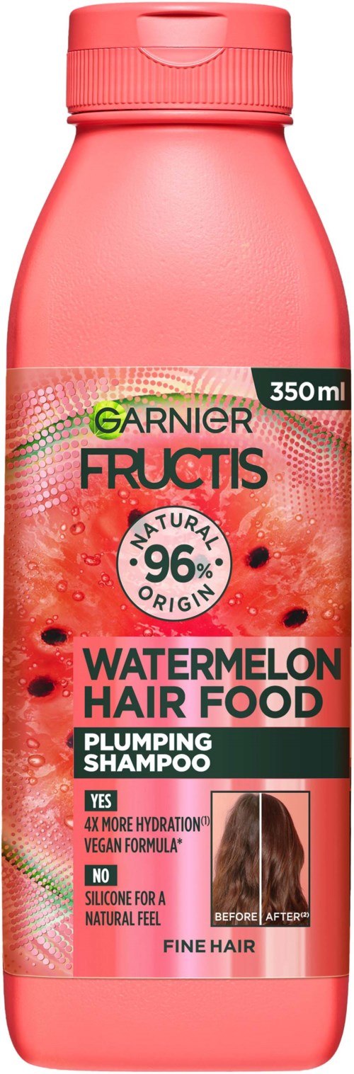En rosa flaska Garnier Fructis vattenmelon hårvårds schampo med etikett som visar fuktgivande fördelar och före-och-efter hårbilder.