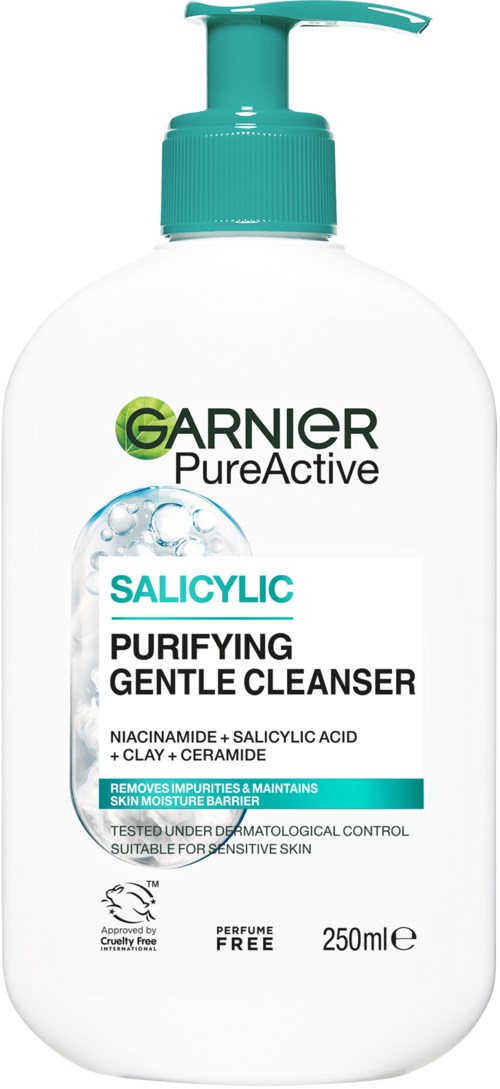 En vit flaska med grön pump, märkt Garnier PureActive Salicylic Purifying Gentle Cleanser, 250 ml.