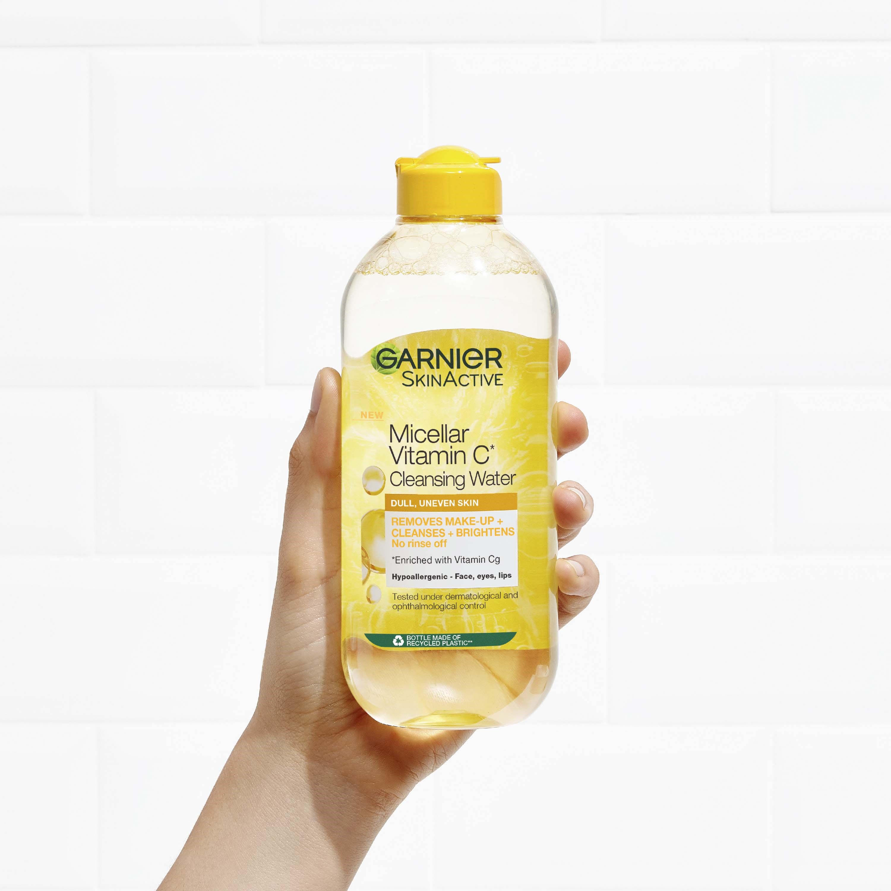 Alternativ bild 1 för Garnier SkinActive Micellar Vitamin C Cleansing Water 400 ml