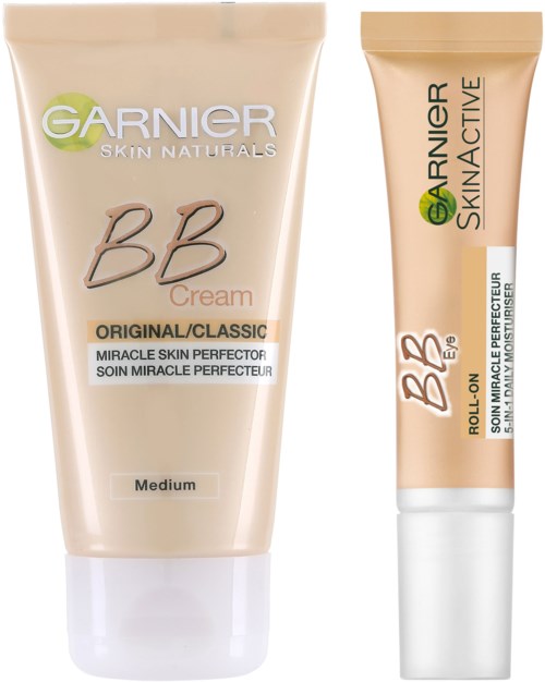 Två Garnier BB-krämrör, ett stort och ett litet, med beige färg, textetiketter och vit lock.