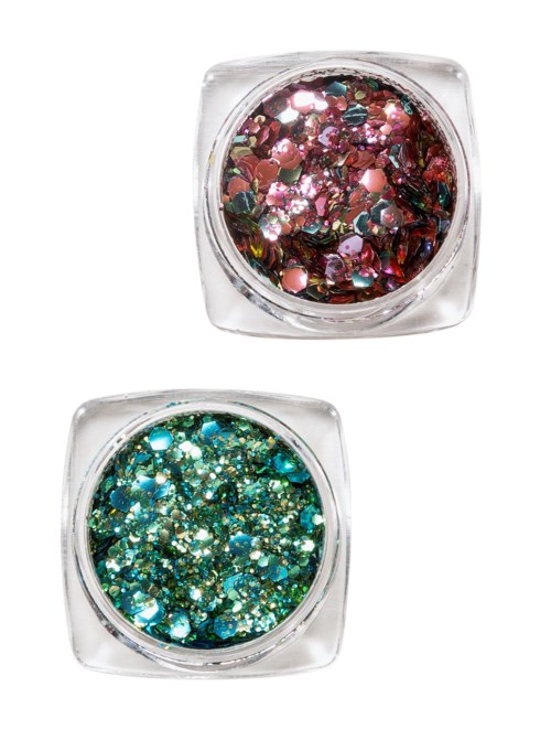 Zwei kleine transparente Behälter mit buntem Glitzer, einer pink-rot und der andere blau-grün. Einfache und schimmernde Dekorelemente.