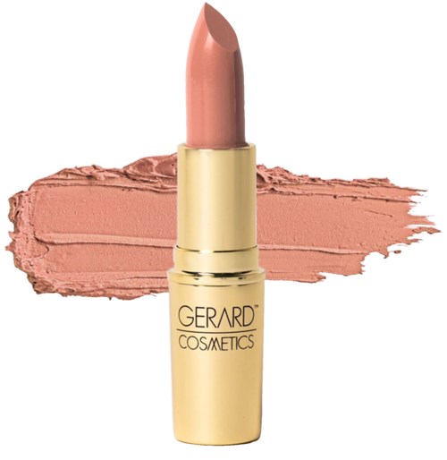 Ett beige läppstift står på en utbredd ljusrosa läppstiftklick. Tuber är guld med svart text som säger "Gerard Cosmetics."