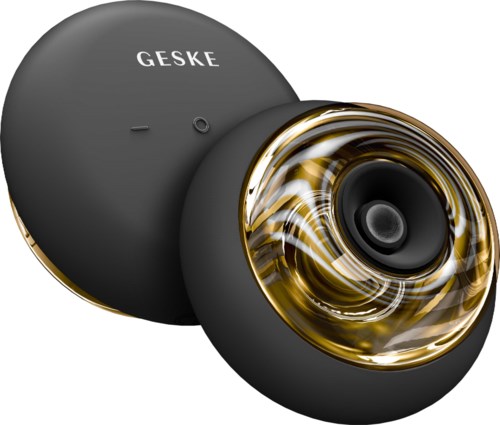 Trådlösa öronsnäckor med svart och guld design, en öronsnäckan visar märket GESKE, med volymknappar.