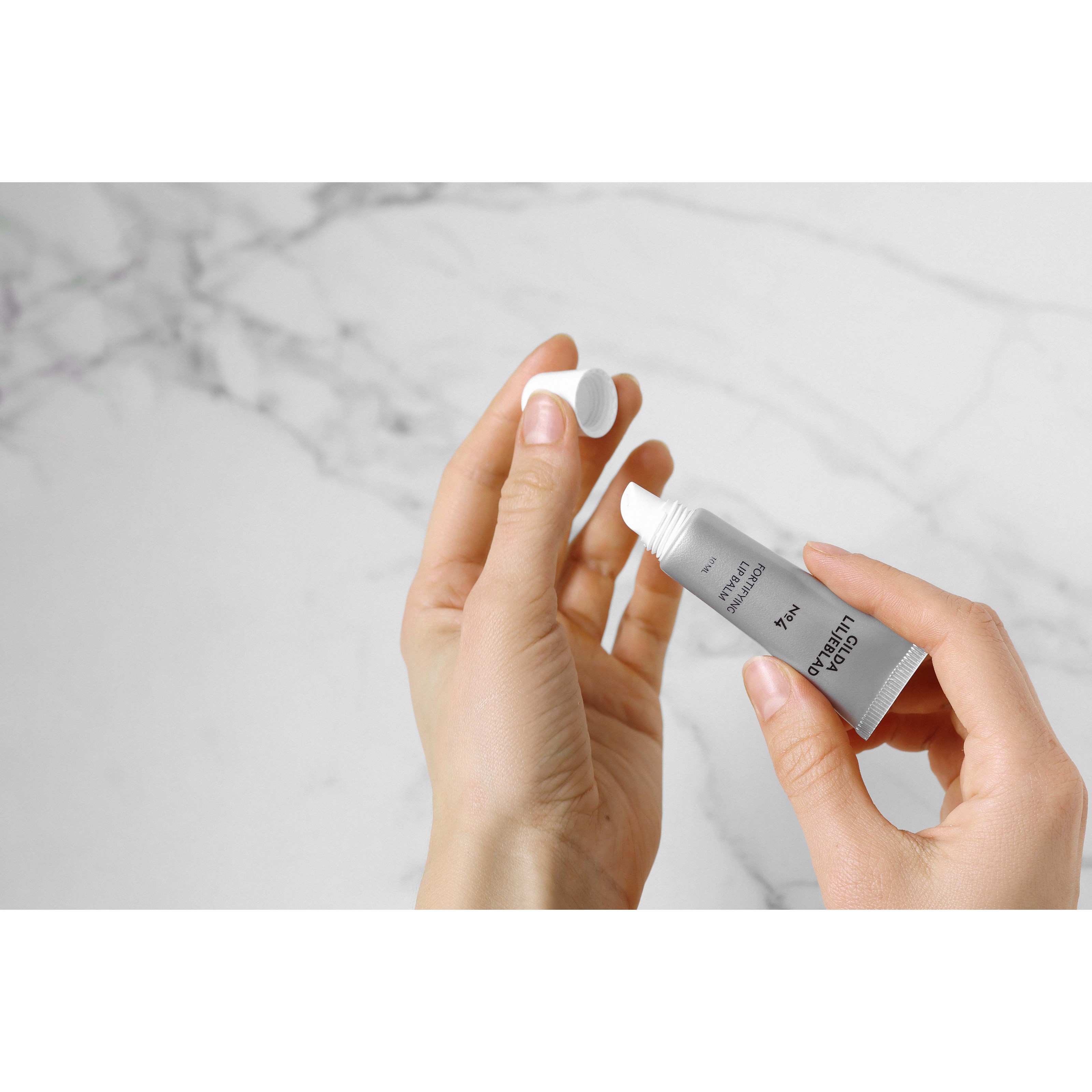 Gilda Liljeblad Fortifying Lip Balm 10 ml (obrázok 4)