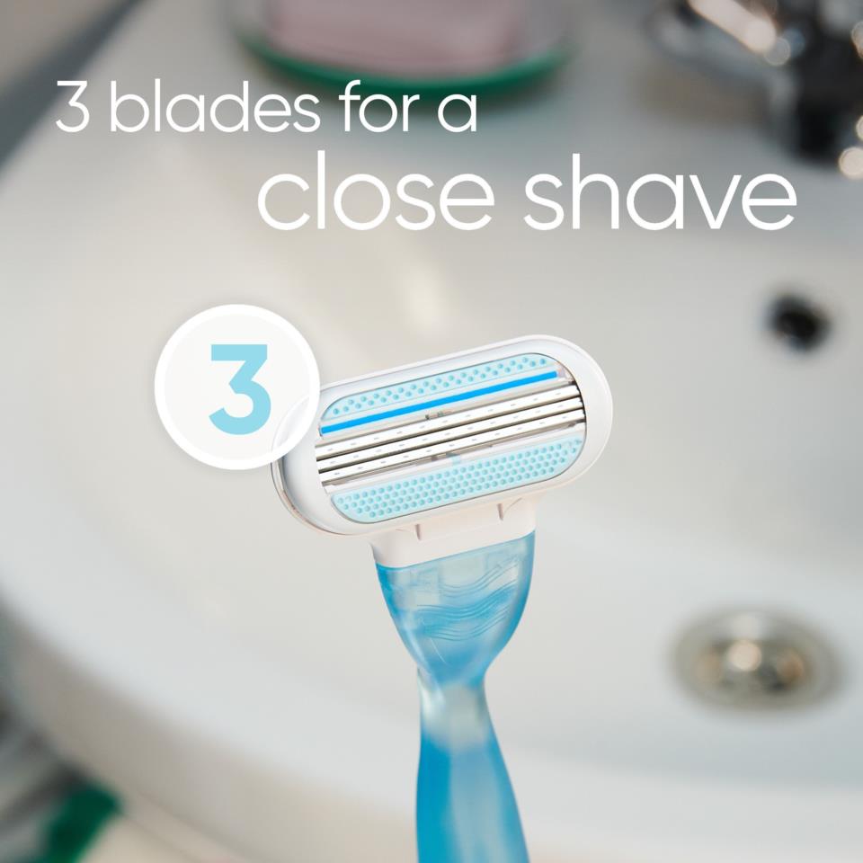 Using Venus Razor Gillette Venus Smooth Razor 2 razor blade refills | lyko.com