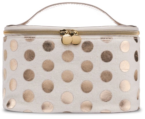 En väska med handtag, täckt av vitt tyg med gyllene och beige prickar och en gyllene dragkedja.