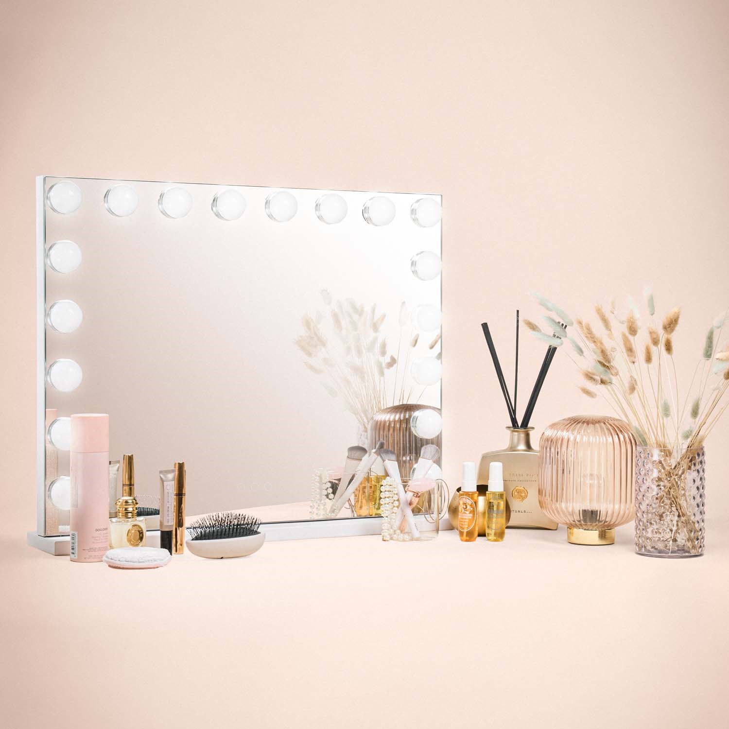 Gillian Jones Makeup mirror with LED, touch, and USB charging! (obrázok 7)