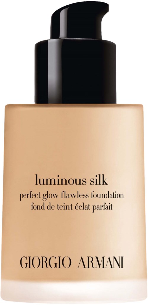 En flaska Giorgio Armani luminous silk foundation med pump i beige färg. Den är elegant och minimalistisk.