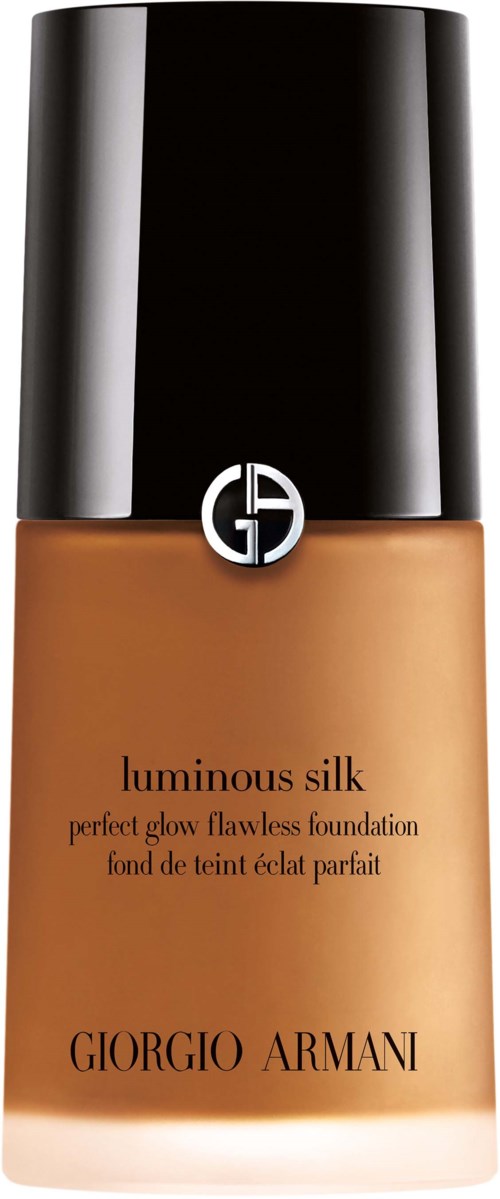 En foundationflaske med sort låg og beige krop, med Giorgio Armani-logoen og produktnavnet.