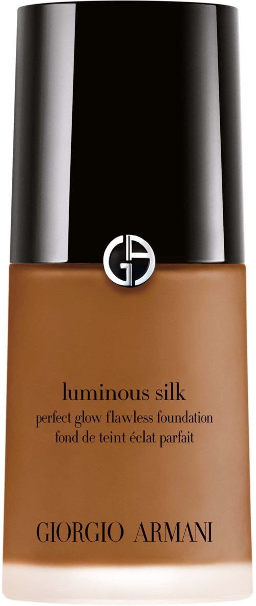 En foundationsflaske fra Giorgio Armani med sort låg og beige væske indeni.