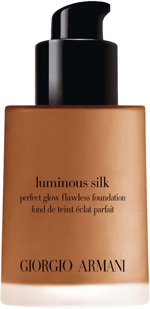 En flaske foundation fra Giorgio Armani med pumpe, mærket 'luminous silk' og 'perfect glow flawless foundation.'