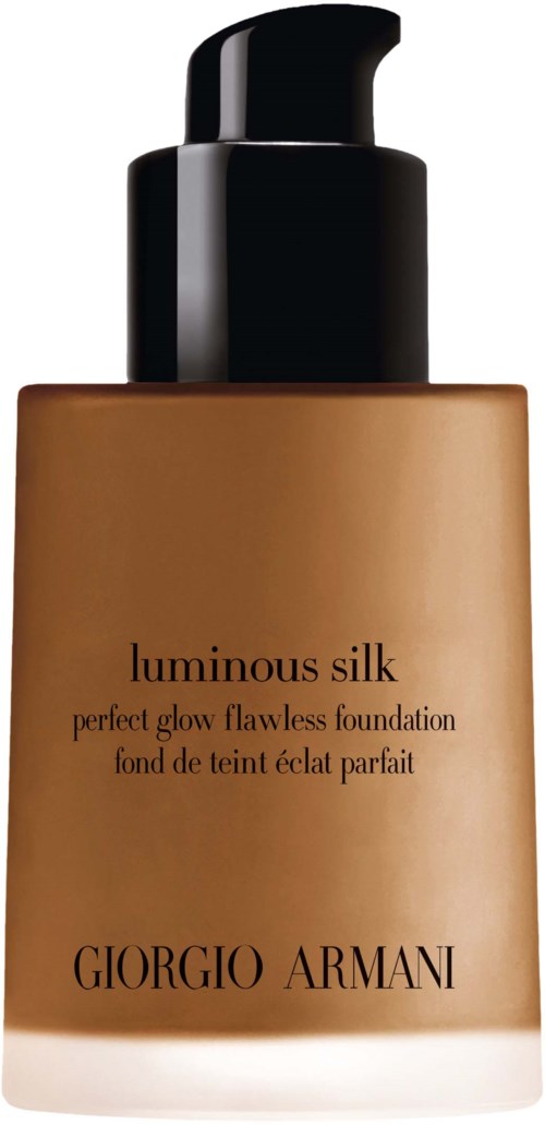 En foundationflaske mærket 'Luminous Silk' af Giorgio Armani, med pumpe og lys brun farve.