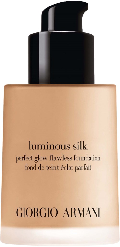 Giorgio Armani Foundation-Flasche mit beiger Flüssigkeit, schwarzer Pumpe und einfachem Etikett.