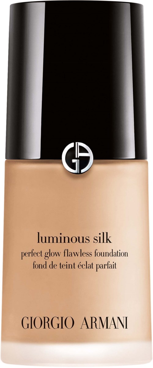 En flaska Giorgio Armani luminös silkesfoundations med svart lock och beige vätska inuti.