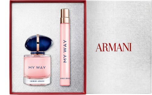Armani-parfym och kroppsspray i ett rosa och blått presentlåda med Armani-logga på sidan.