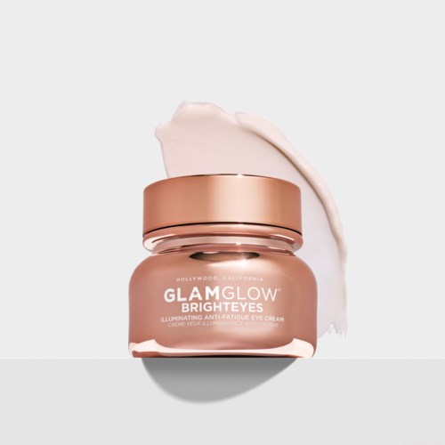 En liten, glänsande aprikosfärgad burk med GlamGlow BrightEyes ögonkräm, med lite kräm på toppen.