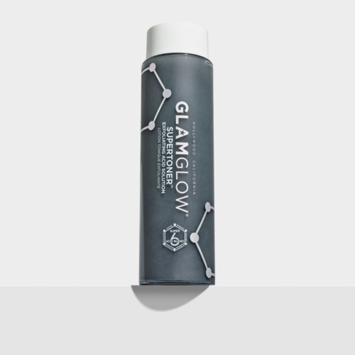 En cylindrisk beholder med hvid hætte, mørk etikett og videnskabelige grafik, mærket 'GlamGlow SuperMattifying.'