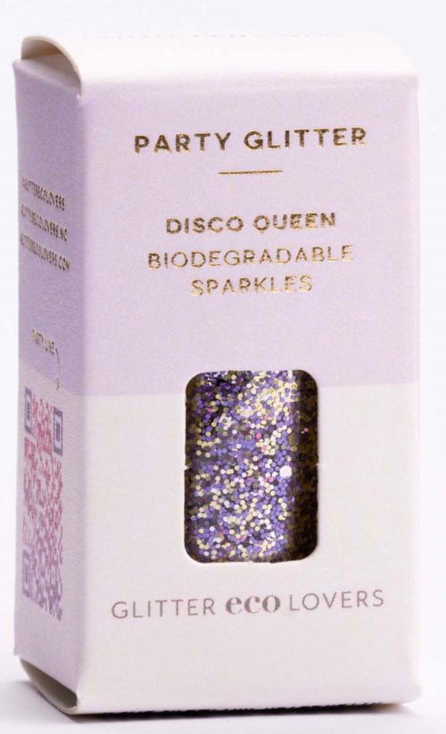 Różowa paczka oznaczona 'Party Glitter' zawiera biodegradowalne brokaty 'Disco Queen'. To dla przyjaznych dla środowiska imprez.