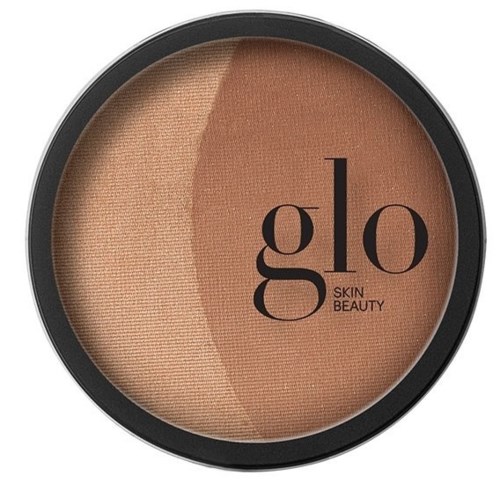 Pieni rasia, jossa on kaksi sävyä beigejauhetta ja Glo Skin Beauty -merkki.