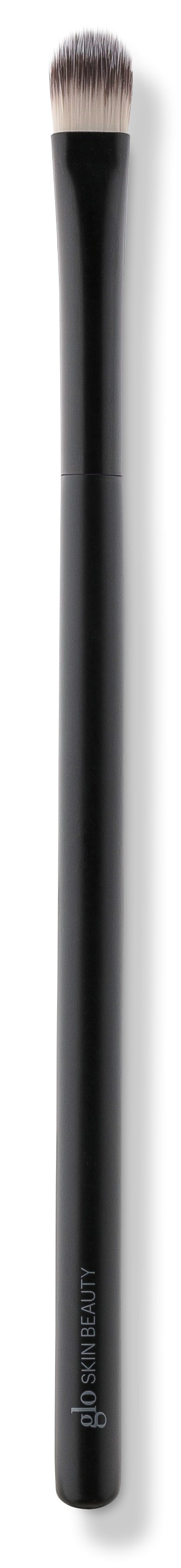 En makeupborste med svart handtag, vit kropp och mjuka borst längst upp.