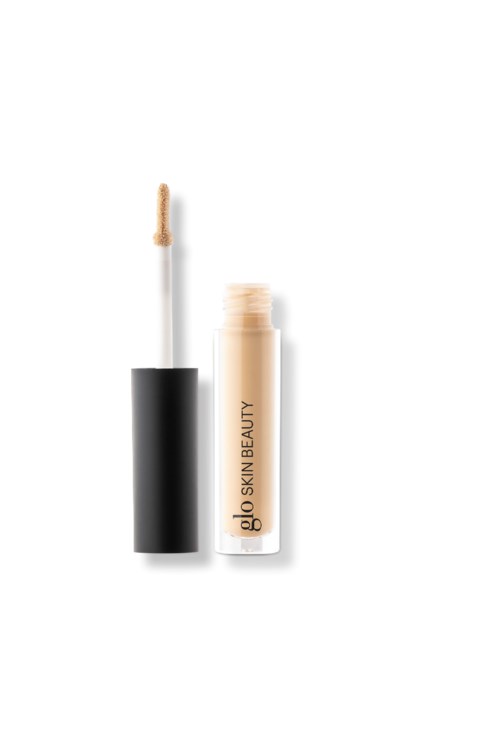 Een tube concealer met kwast, gemarkeerd 'bio skin beauty', op een witte achtergrond.