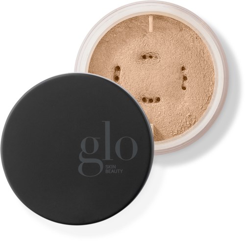 En liten boks med beige ansiktspudder inni og lokk med teksten "glo".