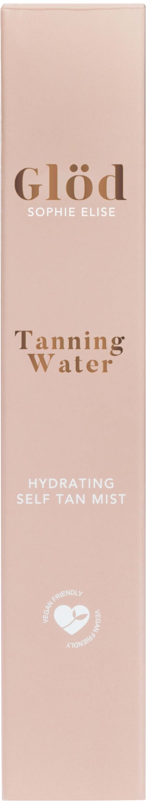 En lång, rosa box med texten 'Glöd Tanning Water' av Sophie Elise, beskriver den som en återfuktande självbruningsmist.