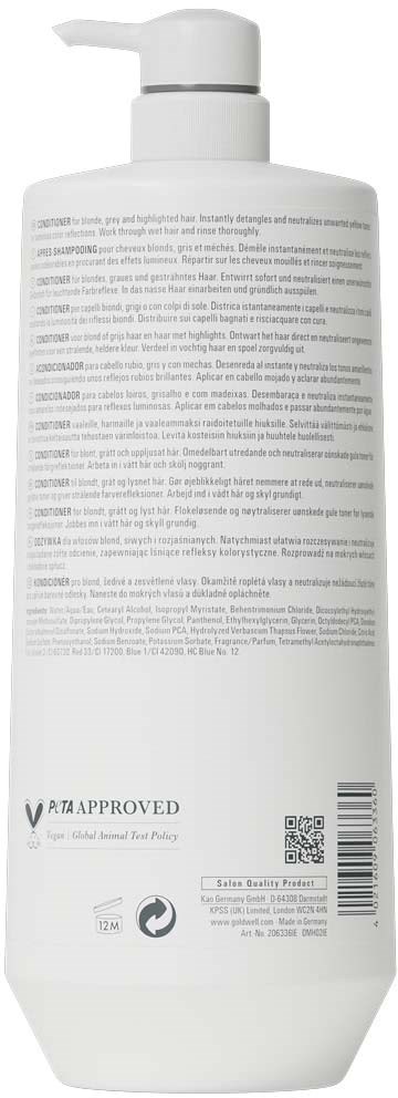 En vit flaska med pump, med mycket liten text på etiketten.