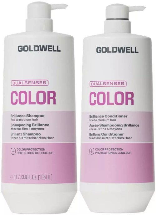 Två vita flaskor med Goldwell-märkes hårvårdsprodukter för färgat hår, en schampo och en balsam, med rosa och svarta etiketter.