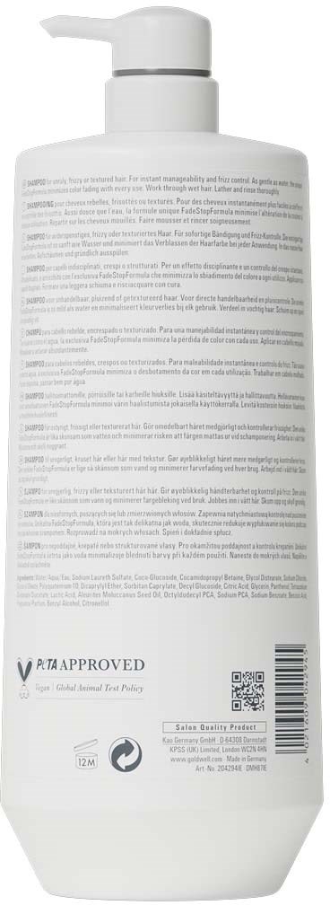 Baksidan av en vit schampoflaska med pumptyp som visar text och streckkod.