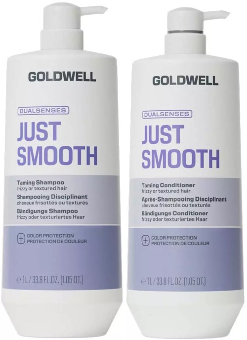 Två flaskor med Goldwell Just Smooth hårprodukter, en schampo och en balsam, med vita och lila etiketter.