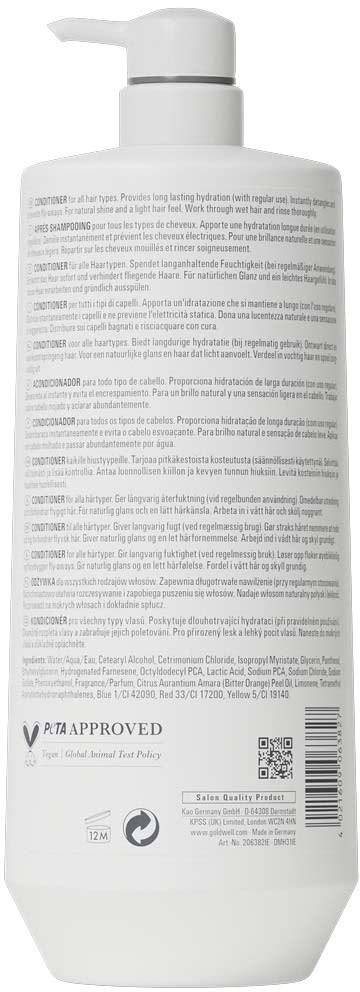 En vit flaska med pump, innehållande en hudvårds- eller hårvårdsprodukt, med detaljerad text och streckkoder på baksidan.