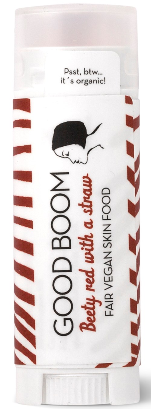 Läppbalsam i ett vitt förpackning, svart hattillustration, och röd text om vegansk hudvård och att det är ekologiskt.