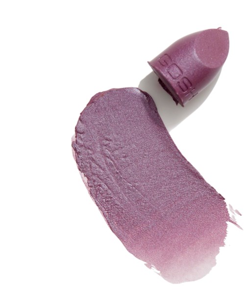 Läppstift med rosa-lila färg och en streck av samma nyans på en vit bakgrund.